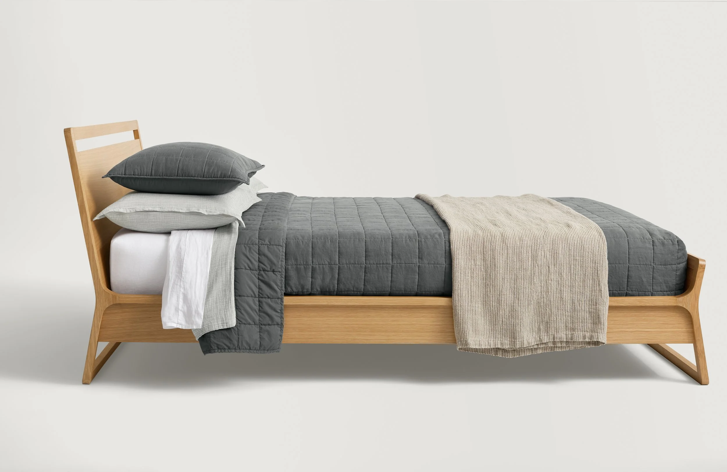 Blu Dot Bedding - image 4